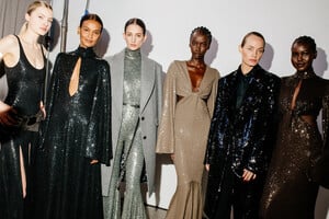 nyfw_f23_backstage_michael_kors_hunter_abrams_029.thumb.jpg.02d49aec25a6f1c356126ba9d1daeb6c.jpg