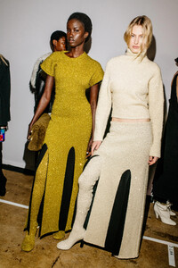 nyfw_fw23_backstage_proenza_schouler_hunter_abrams_014.thumb.jpg.0b31e6a151e0c8352956d2171b95db67.jpg