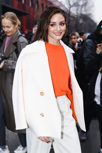 olivia-palermo-arrivies-at-max-mara-fashion-show-in-milan-02-22-2024-1.thumb.jpg.ee81ca754d65b04d6eed8a1ea752a8f8.jpg