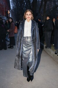 olivia-palermo-out-in-milan-02-21-2024-5.jpg