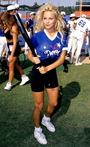 pamela-anderson-hollywood-stars-celebrity-baseball-game-at-dodgers-stadium-in-la-08-14-1993-5.thumb.jpg.25855c3cf46770725f36793435af0999.jpg