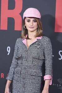 penelope-cruz-at-ferrari-photocall-in-madrid-02-05-2024-5.jpg