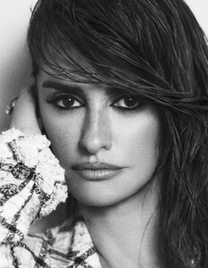 penelope-cruz-elle-us-february-2024-4.jpg