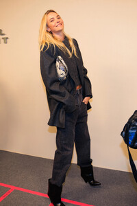 pfw_f23_backstage_isabel_marant_acielle_003.thumb.jpg.18b7ae14a08c9e6260d8ecc359d917cd.jpg