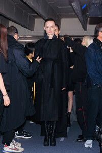 pfw_f23_backstage_sacai_acielle_018.thumb.jpg.b0ab94f965eec9aa1cd900d569d8ca7e.jpg