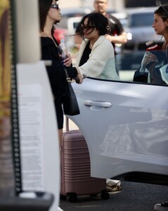 pregnant-vanessa-hudgens-at-lax-airport-in-los-angeles-03-11-2024-4.jpg