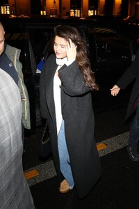 selena-gomez-in-paris-taking-photos-with-fans-02-18-2024-1.jpg