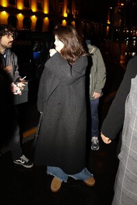 selena-gomez-in-paris-taking-photos-with-fans-02-18-2024-4.jpg