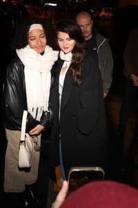 selena-gomez-in-paris-taking-photos-with-fans-02-18-2024-6.jpg