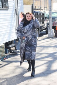 selena-gomez-only-murders-in-the-building-filming-set-03-12-2024-3.jpg