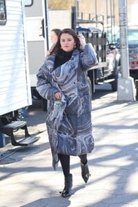 selena-gomez-only-murders-in-the-building-filming-set-03-12-2024-5.jpg