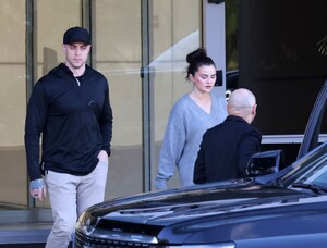 selena-gomez-outside-her-rare-beauty-offices-in-la-02-21-2024-8.jpg