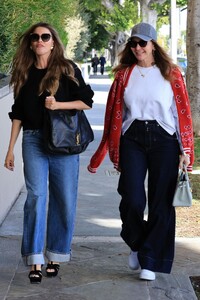 sofia-vergara-out-in-beverly-hills-03-09-2024-0.jpg