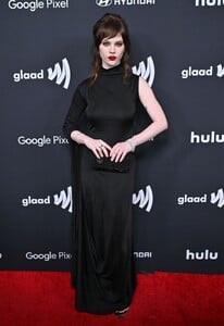 sophie-thatcher-at-35th-annual-glaad-media-awards-in-beverly-hills-03-14-2024-2.jpg