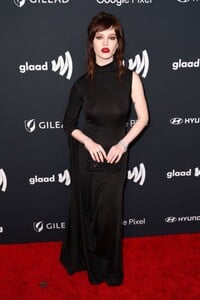 sophie-thatcher-at-35th-annual-glaad-media-awards-in-beverly-hills-03-14-2024-6.jpg