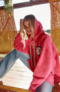 sudadera-all-you-need-is-love-en-fucsia-by-fetiche-suances (1).jpg