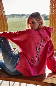 sudadera-all-you-need-is-love-en-fucsia-by-fetiche-suances.jpg