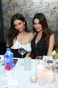 victoria-justice-fiji-water-at-the-curateur-spring-in-los-angeles-03-12-2024-3.thumb.jpg.68fc78da2997033bd7fdc80f76fb6302.jpg