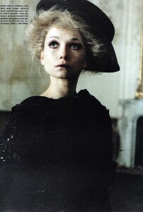 vogue-italia-july-2006-deborah-turbeville_(3).thumb.jpg.02108de4be9f7eefb1c9004fb475bcca.jpg