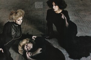 vogue-italia-july-2006-deborah-turbeville_(5).thumb.jpg.ce712333979acaf3dfc974d67c5b6423.jpg