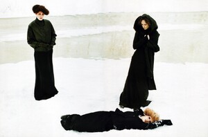 vogue-italia-july-2006-deborah-turbeville_(7).thumb.jpg.8f677ae2af087dc91f349afc9c9e4987.jpg