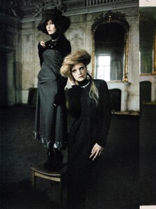 vogue-italia-july-2006-deborah-turbeville_(9).thumb.jpg.0ce4b74f359e71d1bdac514a5c327fb3.jpg