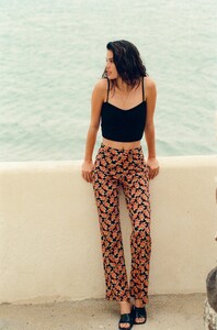 yse-pantalon-hotel-a-la-plage-imprime-penelope-crop-top-arome-exquis-noir12.jpg