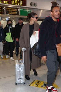 zendaya-arriving-at-jfk-airport-in-new-york-02-23-2024-0.jpg