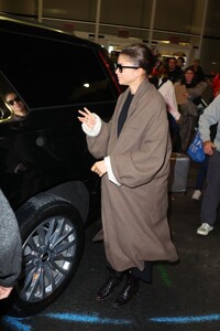 zendaya-arriving-at-jfk-airport-in-new-york-02-23-2024-1.jpg