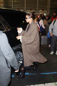 zendaya-arriving-at-jfk-airport-in-new-york-02-23-2024-2.jpg