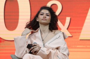 zendaya-at-dune-part-two-press-conference-in-seoul-02-21-2024-02-21-2024-4.jpg