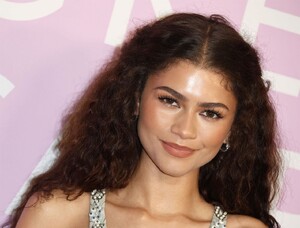 zendaya-at-green-carpet-fashion-awards-in-west-hollywood-03-06-2024-0.jpg