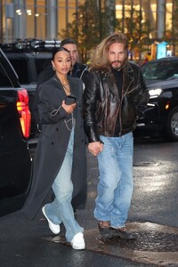 zoe-saldana-and-marco-perego-arriving-at-their-hotel-in-new-york-03-28-2024-7.jpg