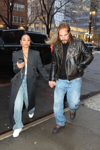 zoe-saldana-and-marco-perego-arriving-at-their-hotel-in-new-york-03-28-2024-8.jpg