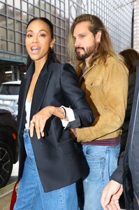 zoe-saldana-out-in-new-york-03-28-2024-1.jpg