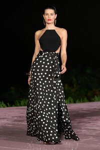 00003-carolina-herrera-resort-2024-credit-gorunway.thumb.jpg.80c7e77f56492e971b1b885377506163.jpg