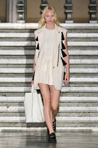 00004-max-mara-resort-2024-credit-gorunway.thumb.jpg.4f2060a44fb528dc916f02e62e064cab.jpg