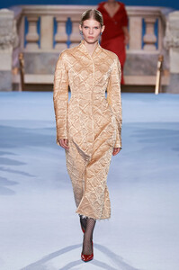 00005-tory-burch-fall-2023-ready-to-wear-credit-gorunway.thumb.jpg.d12aa528e24d0269f546f84fe287481e.jpg