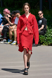 00025-sacai-resort-2024-credit-gorunway.thumb.jpg.a7bd17dc75538ca28da09c021368334e.jpg