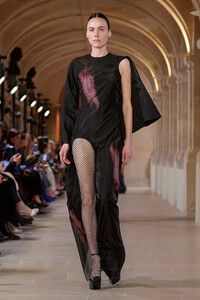 00034-victoria-beckham-fall-2023-ready-to-wear-credit-gorunway.thumb.jpg.33cbb38976cca323f1469898ee48acd2.jpg