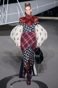 00039-thom-browne-fall-2023-ready-to-wear-credit-gorunway.thumb.jpg.c71d1ff8cfaa51a332e8870bed9c0134.jpg