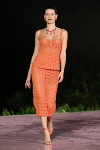 00050-carolina-herrera-resort-2024-credit-gorunway.thumb.jpg.7835aa105960ad26b6bf92e948f47317.jpg