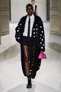 00051-valentino-fall-2023-ready-to-wear-credit-gorunway.thumb.jpg.5296e83c6c63a7cbc7673f1ac3bd6eb7.jpg