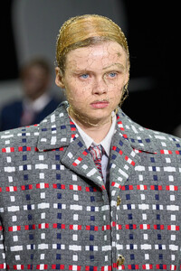 00057-thom-browne-fall-2023-ready-to-wear-details-credit-gorunway.thumb.jpg.674dd3f356d58b71eb981bd3a3429c9d.jpg