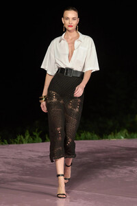 00066-carolina-herrera-resort-2024-credit-gorunway.thumb.jpg.83f7481703f6d5e0e1702c94db2153d6.jpg