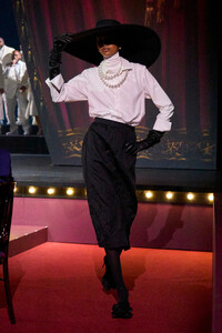 00082-vogue-world-london-fall-2023-ready-to-wear-credit-gorunway.thumb.jpg.a458b574e50b18d83b3bdde390a59436.jpg