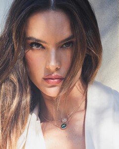 [2024.04.03] alessandraambrosio_434558479_18429411430000670_4698074842729197045_n.jpg