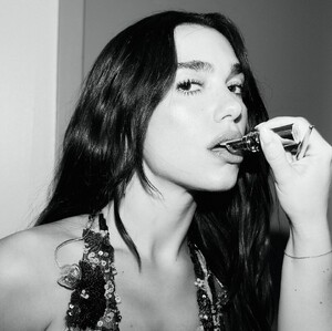 463979899_dualipa-3.jpg