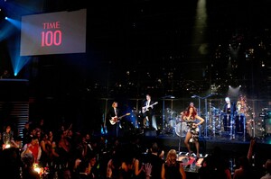 464114463_dualipa-time100gala-9.jpg