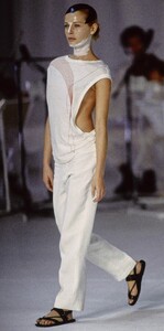 AnnieMortons98chalayan-75-v13.thumb.jpg.5d0e6093537dad71870317431a87e151.jpg